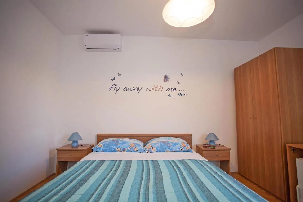 Apartments And Room Agata Banjole 0*,