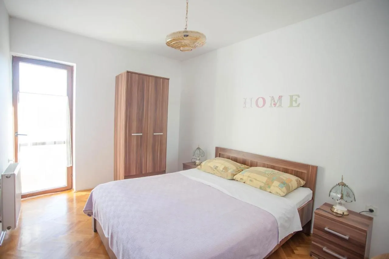 Apartments And Room Agata Banjole 0*,