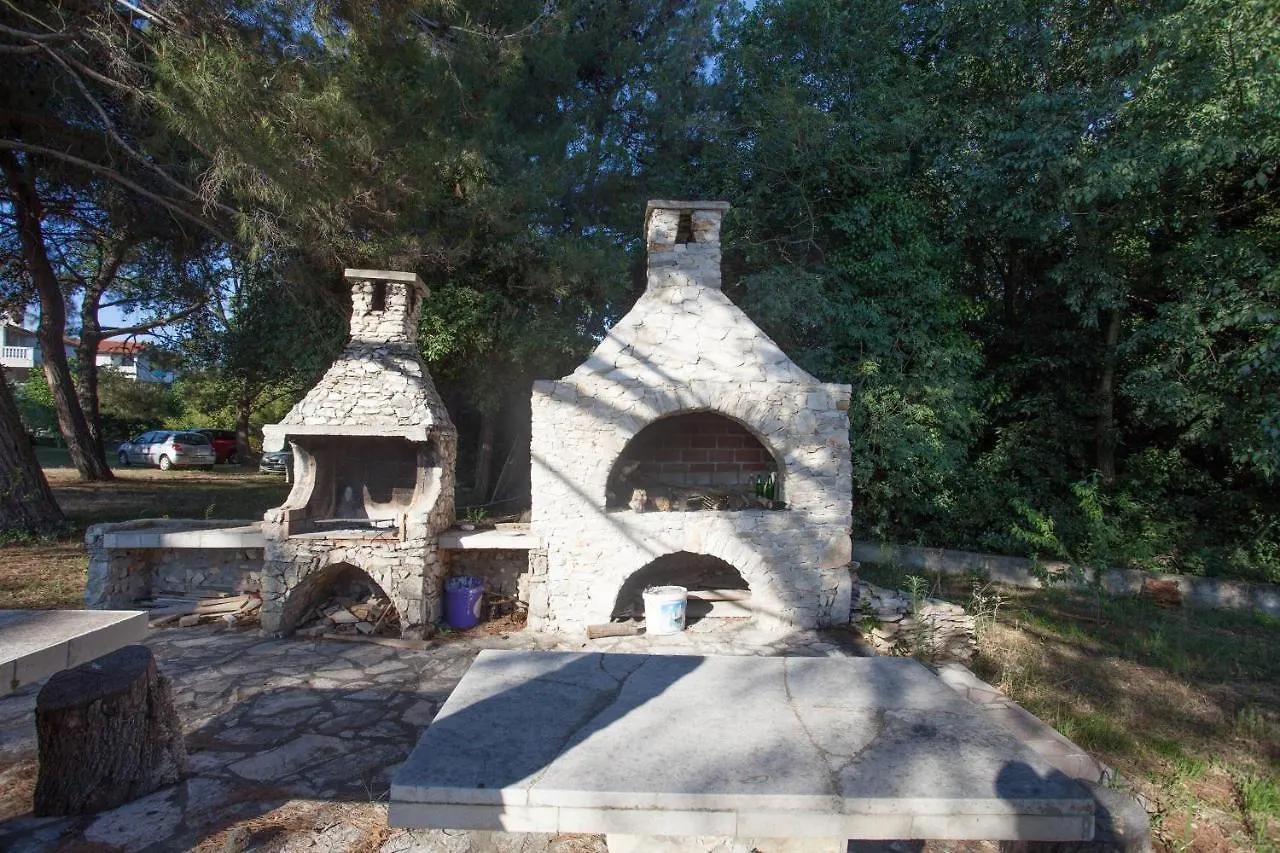 Apartments And Room Agata Banjole 0*,